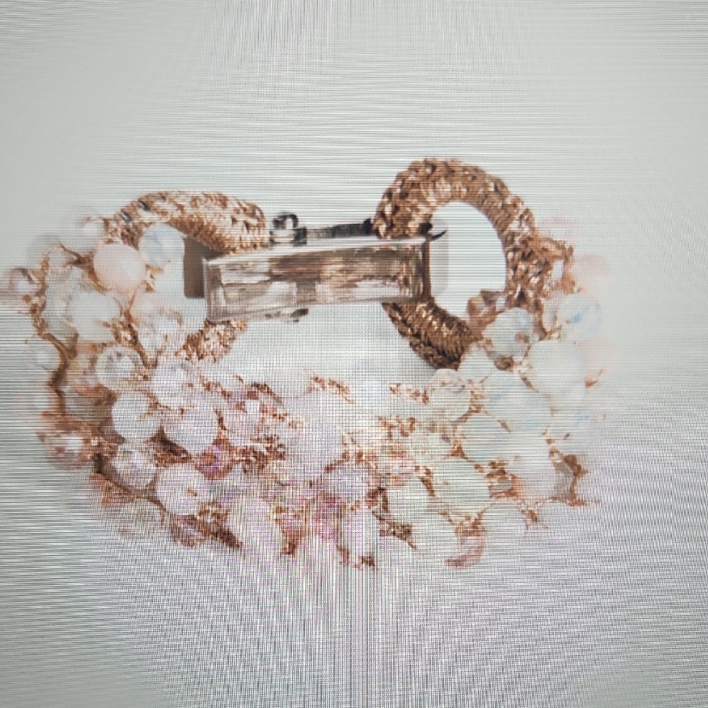 Elegant Gold and Pearl Beaded Women's Bracelet